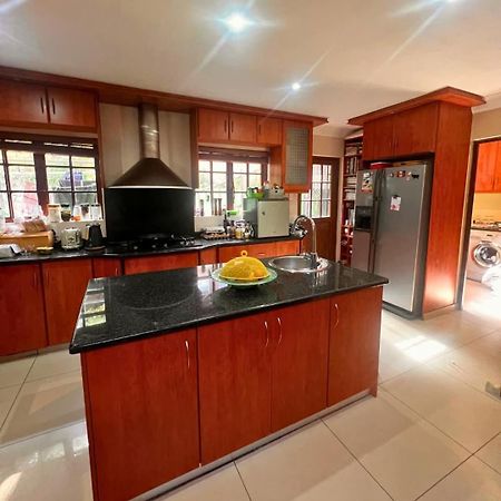 Ekhaya Guest House Балито Екстериор снимка