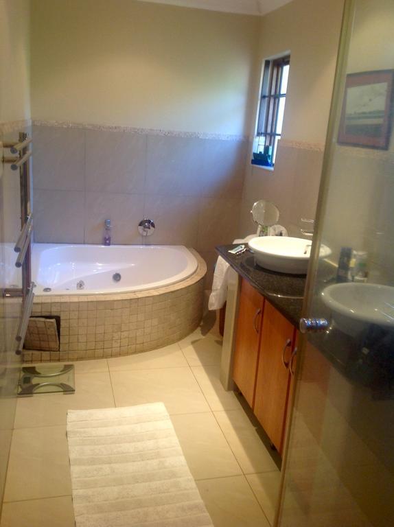 Ekhaya Guest House Балито Екстериор снимка