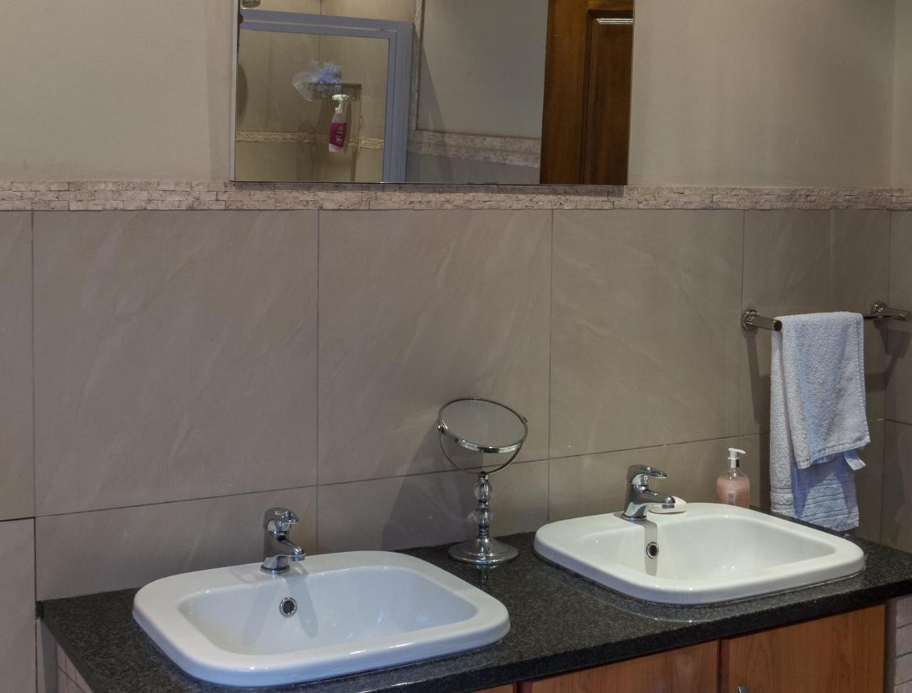 Ekhaya Guest House Балито Екстериор снимка