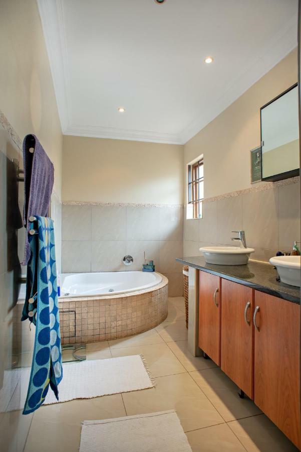 Ekhaya Guest House Балито Екстериор снимка